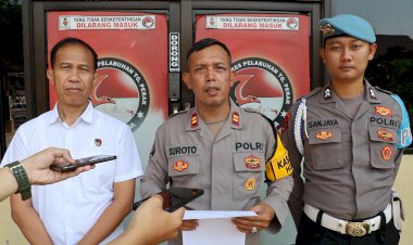 Polres-Tanjungperak-Amankan-Tersangka-Pengedar-Pil-LL,-Ratusan-Butir-Okerbaya-Disita
