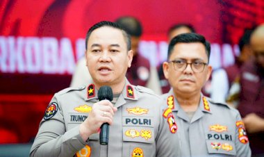 Kapolri-Beri-Kenaikan-Pangkat-Luar-Biasa-Anumerta-kepada-Bharatu-Mardi-Hadji