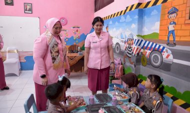 Ketua-YKB-Jatim-Salurkan-Makan-Bergizi-Gratis-di-Situbondo-dan-Bondowoso