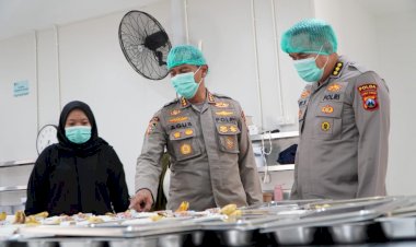 Polda-Jatim-Dukung-Asta-Cita-Salurkan-Ribuan-Porsi-Makanan-Bergizi-Gratis-Untuk-Pelajar