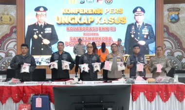 Polresta-Sidoarjo-Bersama-BNN,-Gagalkan-Penyelundupan-8,2-Kilogram-Sabu