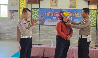 Police-Goes-to-Pesantren,-Satlantas-Polresta-Sidoarjo-Edukasi-Santri-Tertib-Berlalu-Lintas