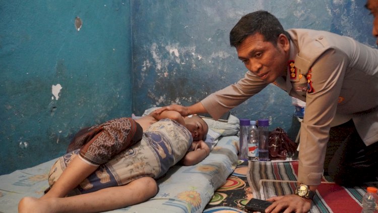 Cek Kesehatan Santri, Kapolresta Sidoarjo Jenguk dan Beri Tali Asih Korban